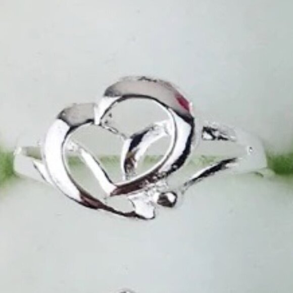 Jewelry - Sterling Silver Twisted Heart Ring - Size 7